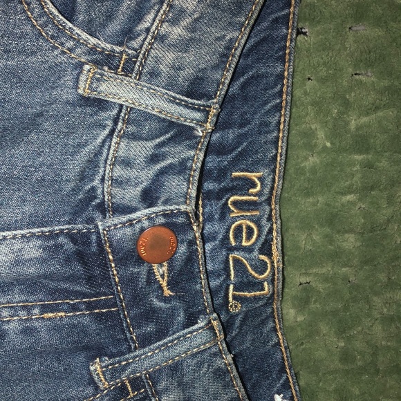 Medium wash ripped jean shorts - Picture 2 of 2